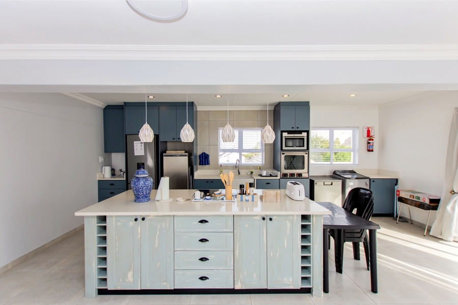 5 Bedroom Property for Sale in Brittania Beach Estate Western Cape